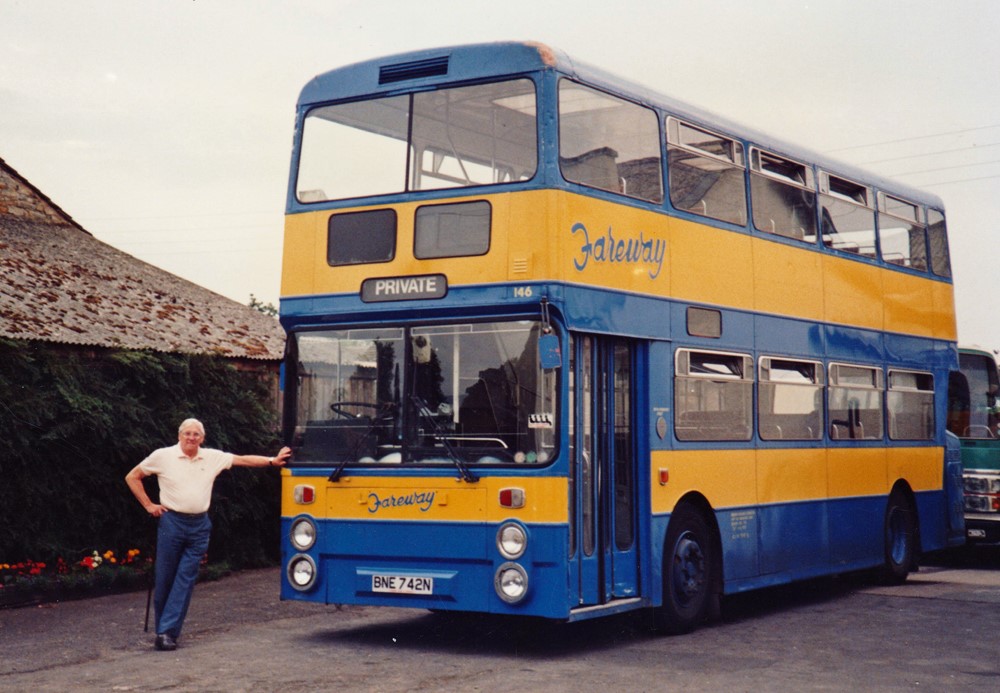 Cos and bus 40 years  1000